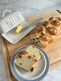 Pulla with raisins and almonds (rusinallinen pullapitko)